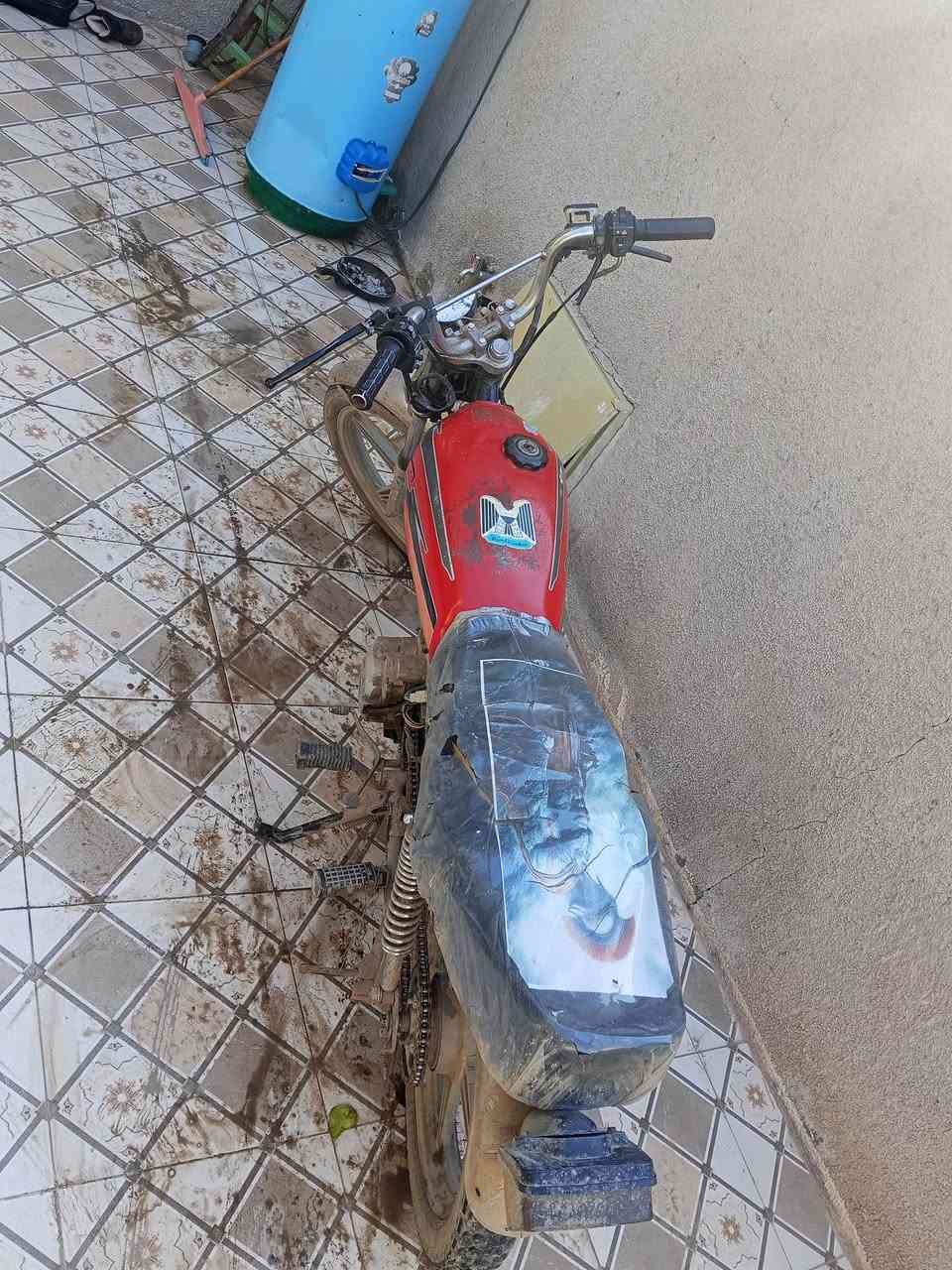 للبيع دراجه سونك 2020 كلشي مابيه تعل شغل واطلع المكينه اشك الكاع امجفته مره وحده سعر 150عنوان ديالى جديده الشط وهذه رقمي ***********
