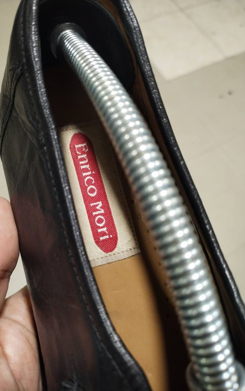 فلات ماركة انركي موريه 
فرنسي أصلي وكالة اورجنال 
بالة اوربي نظافة 💯 
قياس 44 طول القدم 28 
جلد طبيعي فاخر كليا 
قطعة راقية كجول ورسمي 
للحجز على خاص 
أو مراسلة واتساب ***********
توصيل لكل محافظات العراق
