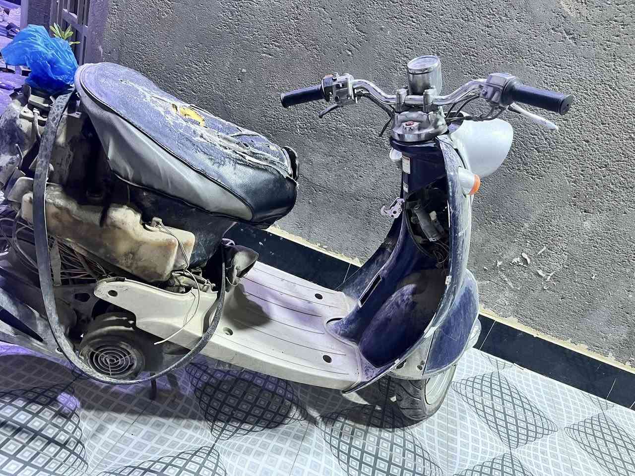 السلام عليكم دراجة مصرية متروكه كوم حديد هواي بيها غراض اصلية بيش تفديك علق
مكاني حي اور/شارع الصفا نهايته
راسلني وبيك خير وتدلل


**إذا كنت صاحب هذا الإعلان وتريد حذفه لأي سبب، رجاءا أرسل رسالة إلى الدعم الفني**