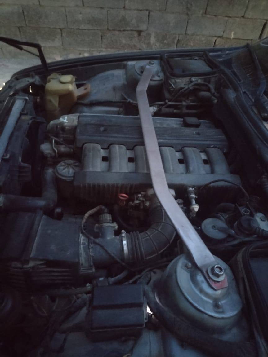 سلام عليكم BMW موديل 1992 وارد يابان  بليته اصل مكينه مسكر تك فانوص اكسل ثكيل يعني بل 180رونك 2ونص  سياره مال جناي ممتعوبه ع ايدينه خير من الله مكينه كير اكسل مكفولات شلعه بطناش فول غرفه جديده تخم تاير جديد صدر امامي جديد عربانه خلفيه جديده اني شادها سيارها ماتصرف عليها ربع مكاني بغداد الجزيره السياحيه السعر 62 بيها مجال لطيبين ***********
