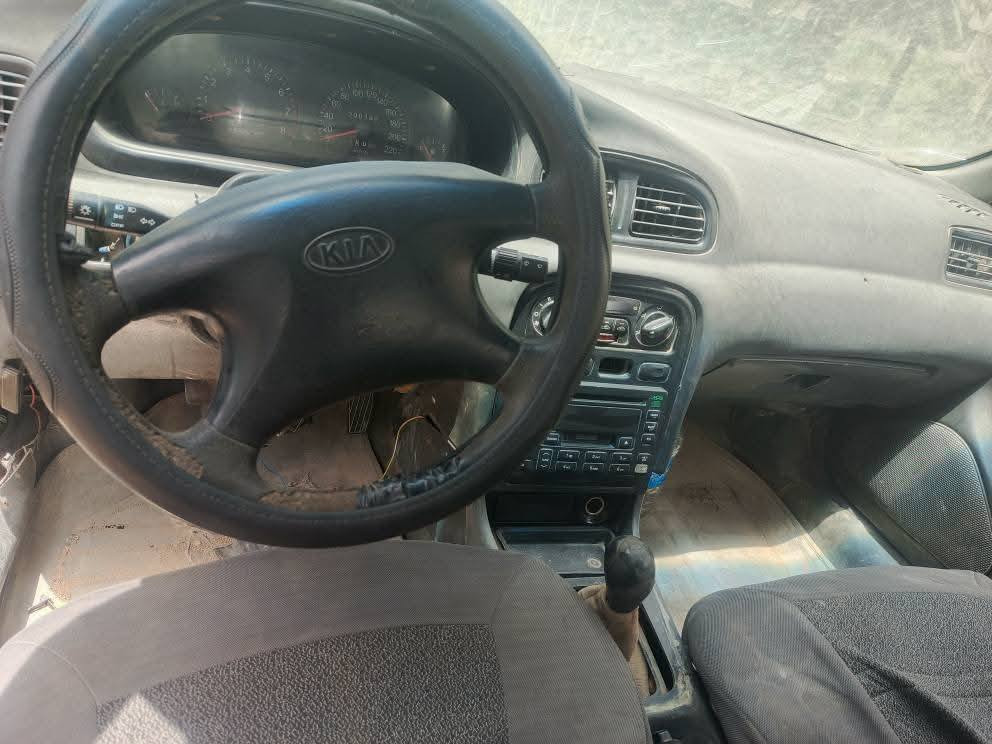 سلام عليكم للببع كيا كريدوس موديل 2000 محرك حجم 2000 مسكر بيضه رقم بغداد سنويه خضرة كارتونيه حائز ثالث ماواصل راعيها اكاتب اليشتريها سرقة وطلب وعندي كل اصوليهات والأوراق الثبوتيه ويه سنويه سيارة  متروكة يرادلها باتري وتأثيرات تعبانه سعرها 10 ورقات قفل محرك وكبر عادي مكفول سيارة بصورة شوفت عيونكم بس لان تاركها صار ست اشهر مكاني كربلاء لاستفسار  الاتصال***********
