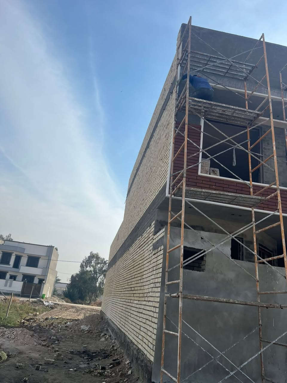 🏡/ دار للبيع المساحة ١٠٠ م طابو زراعي سند ٢٥ تحويل مباشر

                   الواجهة ٥ م / النزال ٢٠ م

🧱/ بناء قيد الإنشاء حديث درجة اولى 

         ( استلام مباشر عند التكملة )

الطابق الأول/ مطبخ . هول . استقبال . غرفة نوم . مجمع صحيات 

الطابق الثاني/ غرفة نوم . هول . 

🌏الموقع / بداية ابي غرق قرب محطة النوار خلف مفروشات الجنابي قريب جداً من شارع كربلاء 

للاستفسار اكثر مراسلة الصفحة او مراجعة مكتب 

بشار للعقار والمقاولات بداية شارع الحسينية من جهة شارع ٦٠ 

***********          ***********
