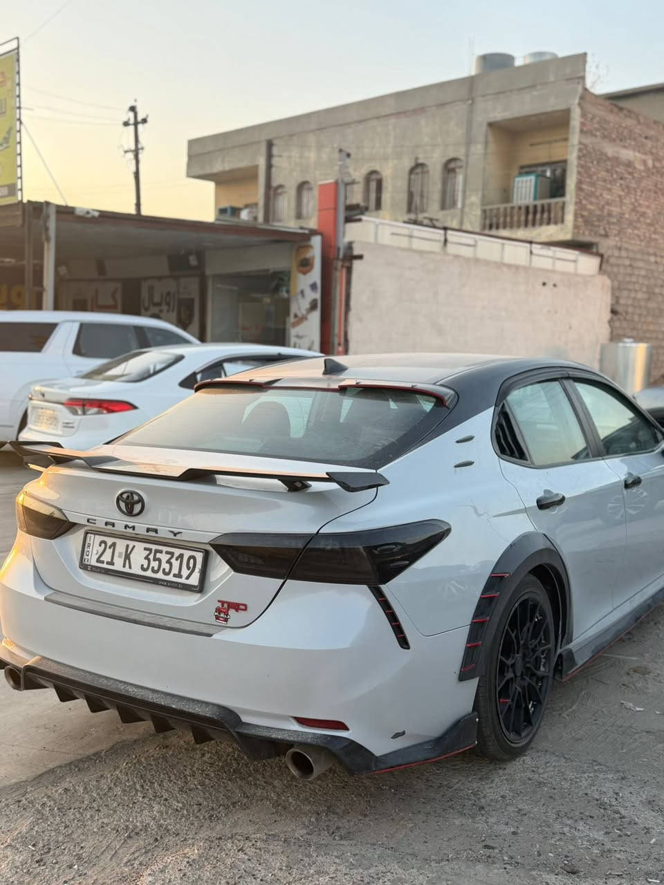 � للبيع كامري TRD 2021 فل مواصفات رياضية 🔥
▪️ موديل: 2021
▪️ فئة: TRD الأصلية
▪️ محرك: V6 سعة 3.5 لتر
▪️ القوة: 301 حصان
▪️ قير أوتوماتيك 8 سرعات
▪️ وارد أمريكي
▪️ لون أبيض مع سقف أسود
▪️ رنات رياضية TRD سود أصلية
▪️ جناح خلفي وكت رياضي TRD
▪️ سيارة شكل رياضي مميز وصوت ومحرك قوي

📋 الفحص:
✅ محرك، بونيد، قمارة، صندوق بدون
✅ جهة الراكب كاملة بدون
⚠️ جهة السائق بيها أعمال صبغ وتصليح موضحة بالفحص

🚗 السيارة نظيفة جداً، ثبات عالي، محرك V6 مرغوب ونادر بالسوق مقارنة بمحركات الأربع سلندر.

💰 السعر: (20،000$ دفترين)
📍 الموقع: (كركوك)
📞 للتواصل: (***********)

“سيارة لليدور قوة والشكل الرياضي، TRD الحقيقي بمحرك V6 301 حصان، جاهزة للاستخدام وما تحتاج مصرف
