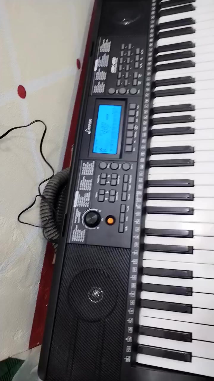 بيانو غربي جديد كسر بس هذن يشتغلن ما اعرف بيه عطل او موقف صوت كامل مع ملحقاته.


**إذا كنت صاحب هذا الإعلان وتريد حذفه لأي سبب، رجاءا أرسل رسالة إلى الدعم الفني**