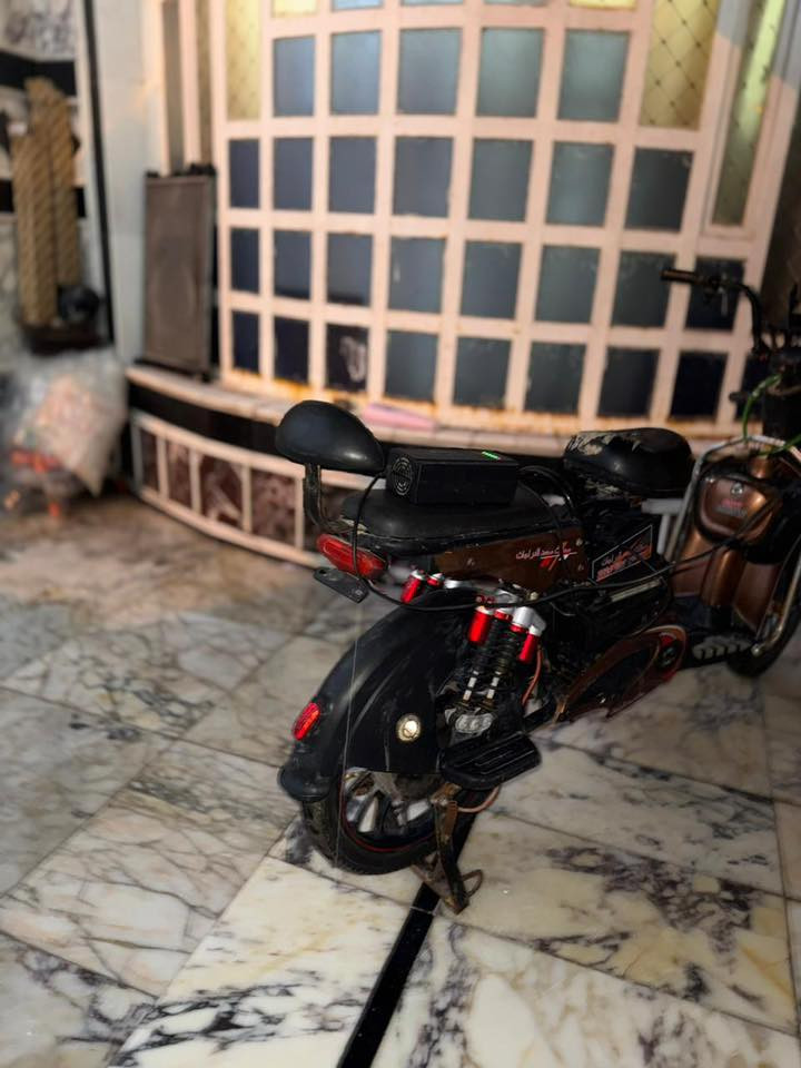 دراجه شحن عوزه بِــ̯͡سّ بطاريات الدراجه كلشيء ما بيه وكلشيء شغال بيه العينه اشاير هورن الأيت الأمامي سعرها ٢٠٠ وبيها مجال قليل  
مكاني البصرة الدير 
***********
