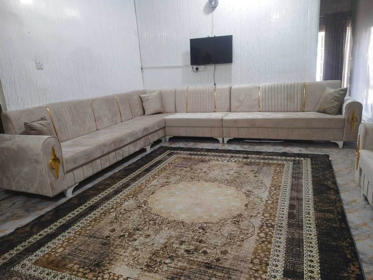 ديوان تفصال ٢٠  مقعد جديد غير مستخدم سعر ال ٦٧٥
المكان ابو. غريب الناحييه موجود توصيل 

***********
