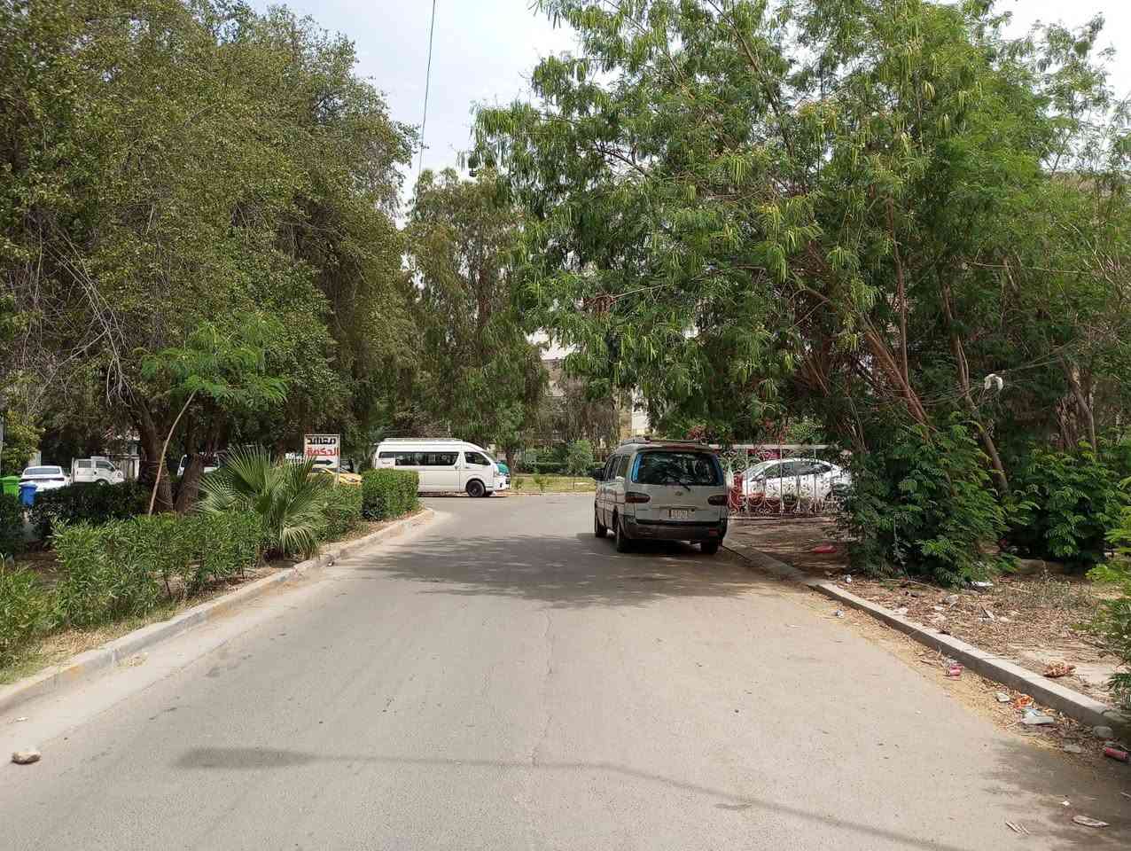 السلام عليكم تعلن شركة الجبوري للعقار والمقاولات العامه عن دار للبيع ملك صرف سكني في منطقة الوزيريه قرب السفاره التركيه بناء قديم يعتبر أرض على الشارع الرئيسي 
1 المساحة 1040 متررر
2 الواجه 26 مترررر
3 النزال 40 مترررر
4 عرض الشارع 12 مترررر 
5 السعر 3 مليون و750 الف المتر الواحد وبي مجال 
عنوان الشركة الكريعات الكويتي شارع حسينية ابي تراب قرب فلكة القرغولي استفسار اتصال على الارقام التاليه 
*********** أبو صكر الجبوري 
***********
