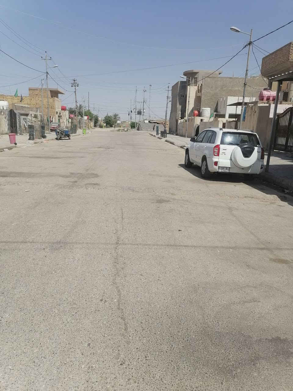 لبيع بيت ٢٠٠م عله شارع ٢٠ حي الجهاد الجمعيه *********** البيت يتكون من أربع غرف وهول ومطبخ وستغبال والقاط الثاني غرفتين ٤×5 السطح اشتايكر
