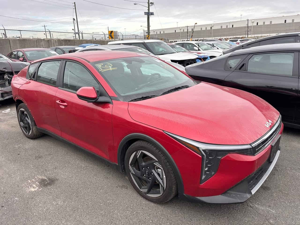 سلام علكيم
K4 للبيع مديل 2025 
حادثه بسيطه بدون ايرباك بجم كبس كفاله بشرط 
ماشيه الفين سياره طك كارتون 
فول موصفات عدا الفتحه EXمكينه 2000 دوش 
دخول جديد على حادثه تنباع بدون رقم بدون تصليح بدون مصرف غراضه كله موجوده 
 منفيز بأسمي مكاني بغداد المشتل للتصال *********** 
وسعرا 167 وبيه مجال 🌹
