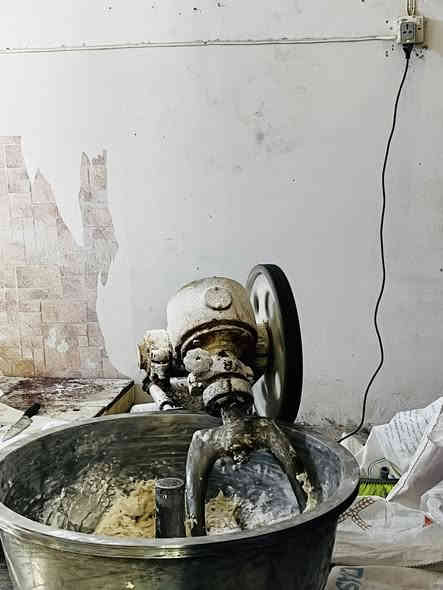 اعادة النشر بسبب الوعود الكاذبة 
فرن صمون كهربائي للبيع + موجود الفرن مع عرباين 5 عرباين وميز مرمر وموجود عجانه سوريه كامل للبيع بس شيل الغراض وفتحهن عنوان صلاح الدين سليمان بيك
***********
