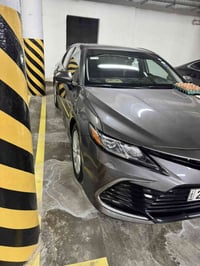 كامري وارد أمريكي للبيع   موديل 2023( LE )  السياره بدون إرباك فقط بني...