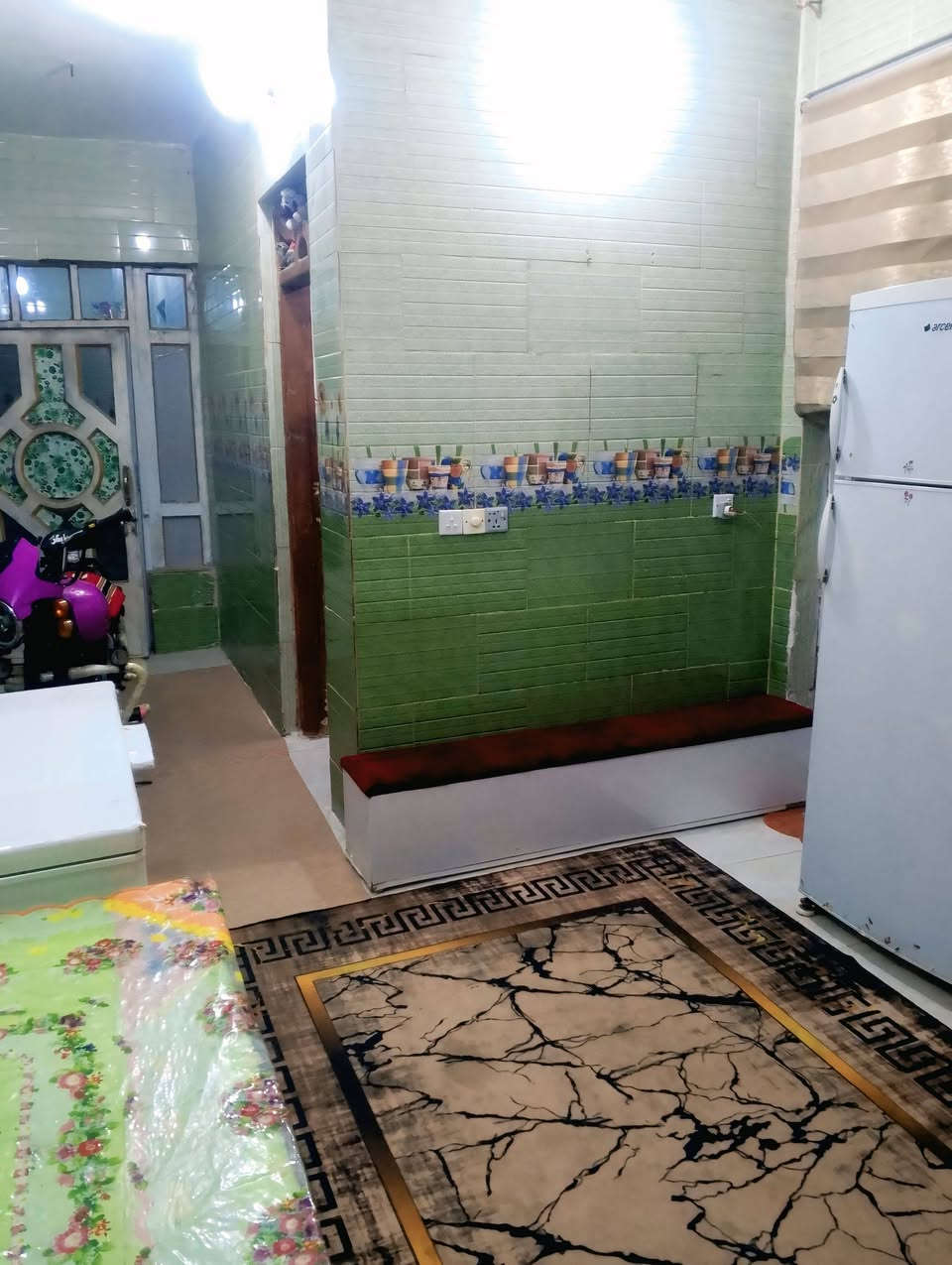 السلام عليكم يوجد بيت للبيع المساحه 150 العنوان حي العسكري يحتوي على 3 قرف وصاله وستقبال ومطبخ حار وبارد ويحتوي على 2حمامات السعر 130 وقابل التفواض باقي التفاصيل خاص او تصال عله الرقم ***********
