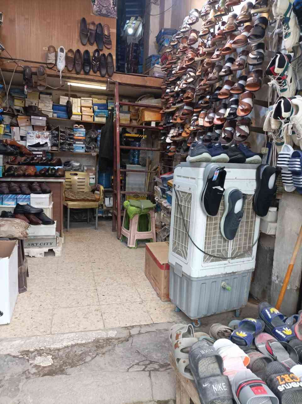 محل للبيع سرقفليه تدفع ايجار لصاحب الملك ليس بيع نهائي محافظة الديوانية قضاء الشامية شارع الامام علي 
يباع مع الغراض الموجودة في المحل للاستفسار الاتصال على صاحبه مباشر
***********
