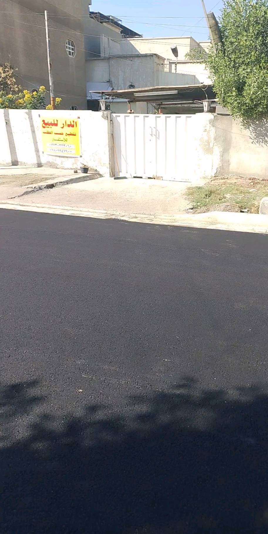 السلام عليكم
دار للبيع في شارع فلسطين حي الادريسي قرب ساحة بيروت مساحة 487.5م الواجهة 15م النزال 32.5م
شارع عرض 10م الرصيف عرض 4م المنطقة متبلطة جديد بالكامل ويحتوي على مشتمل مساحة 60م بناء جديد
يباع بالكامل او تقطيع حسب الطلب للستفسار 
***********