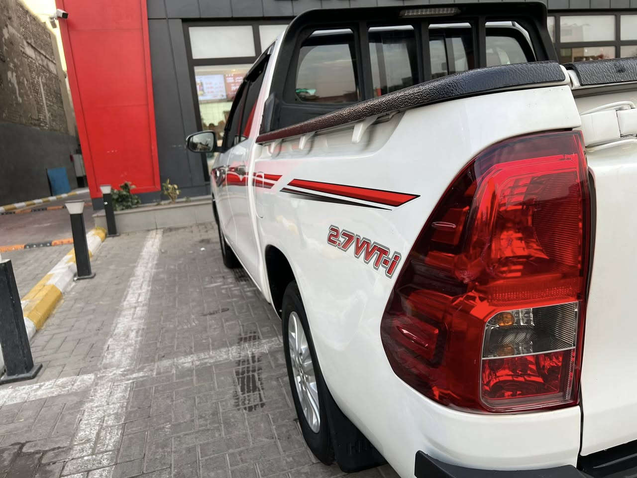 تويوتا 2019 ابيض رقم بغداد 
سنويه وهزه جديده كويتي ماشيه 113 الف بسمي على وضع الشركه السعر 245 وبيه مجال بسيط  ***********
