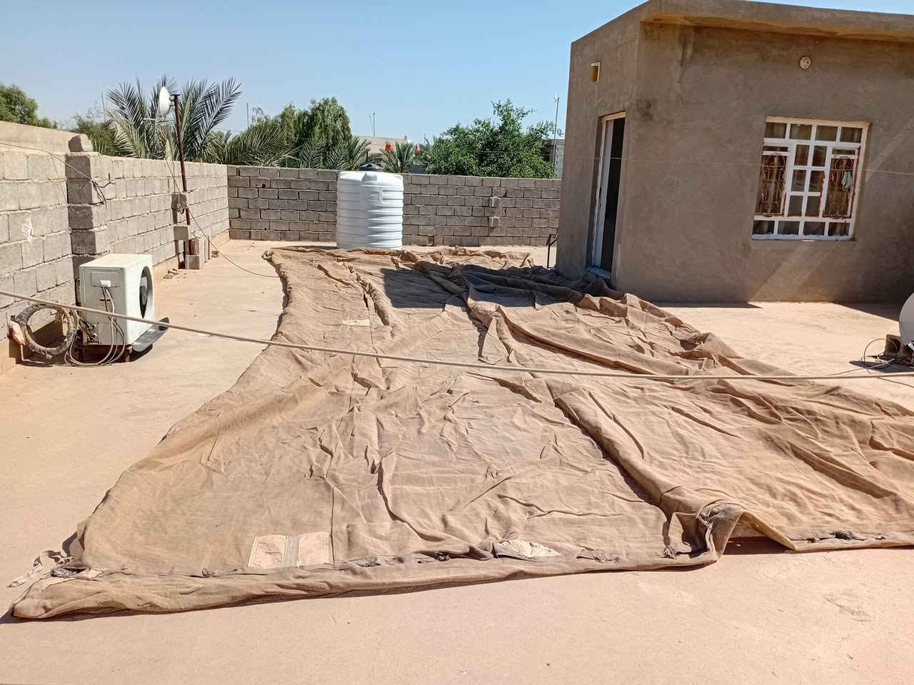 السلام عليكم للبيع جادر ضلي امريكي اصلي يفيد اصحاب المشاتل الكراجات طول ٢٠ عرض ١٠ سعر خاص ديالى بعقوبة قرب جسر خرنابات ***********
