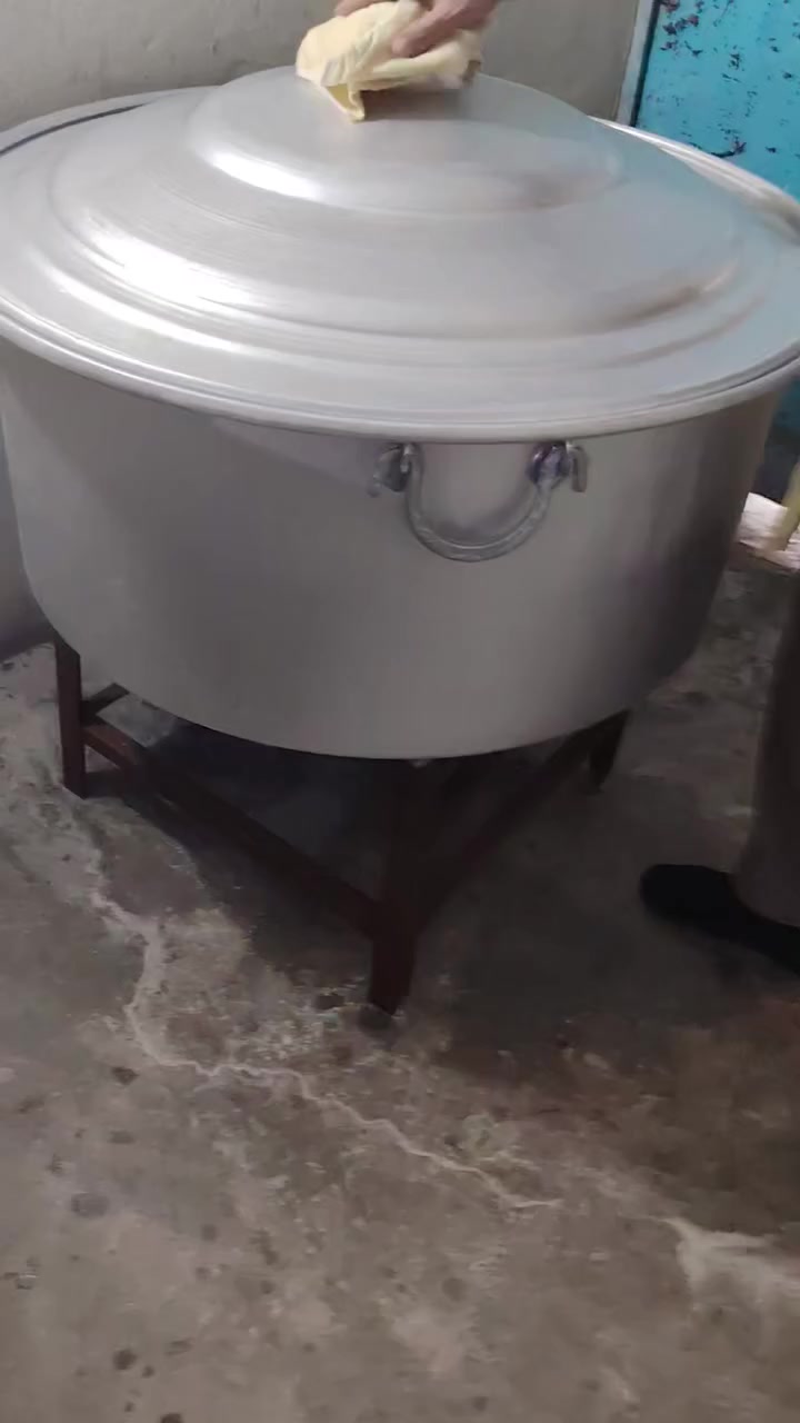 السلام عليكم ورحمة الله وبركاتة
يوجد طباخ كافه الأعراس والمناسبات معا جميع مستلزمات الطبخ جدوره وصياني وطباخات معا الأبهارات طبخ درجه أولى بأسعار مناسبه 
للأستفسار *********** ابو حاتم عبدالكريم الخلف
