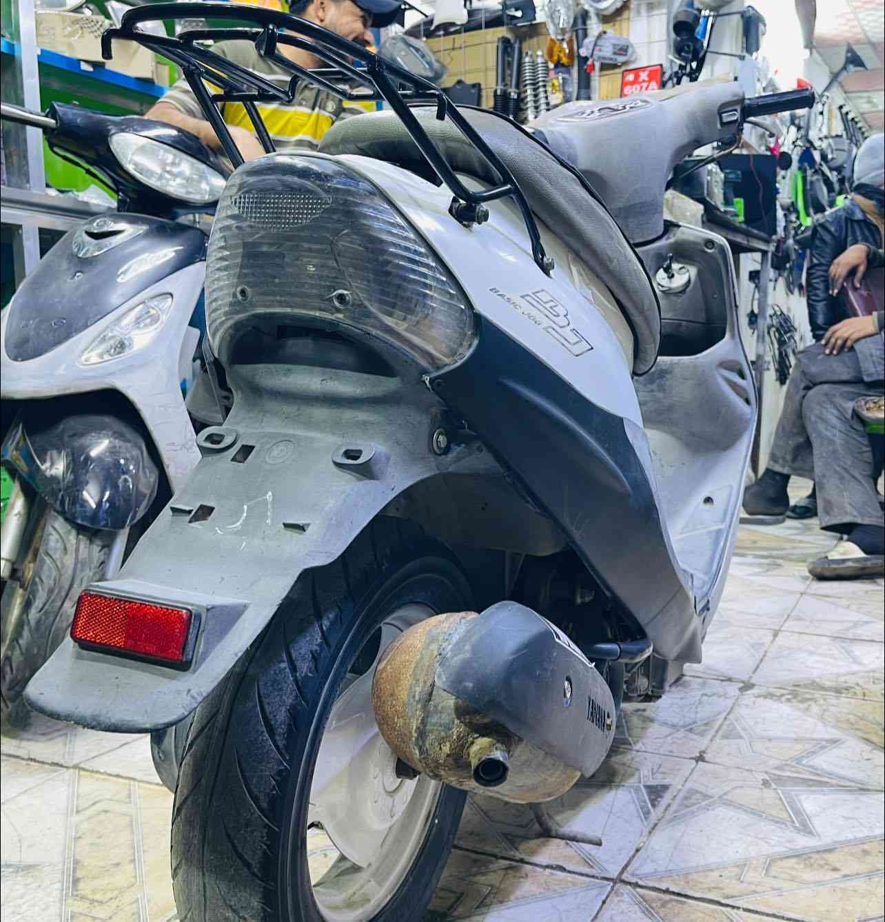 بيجي للبيع مناسبه مفتوحه مره وحده بس بستم بوشه اصليه كابريتر وشوته اصلي شرط السعر ٣٠٠الف وبيه مجال 

***********
