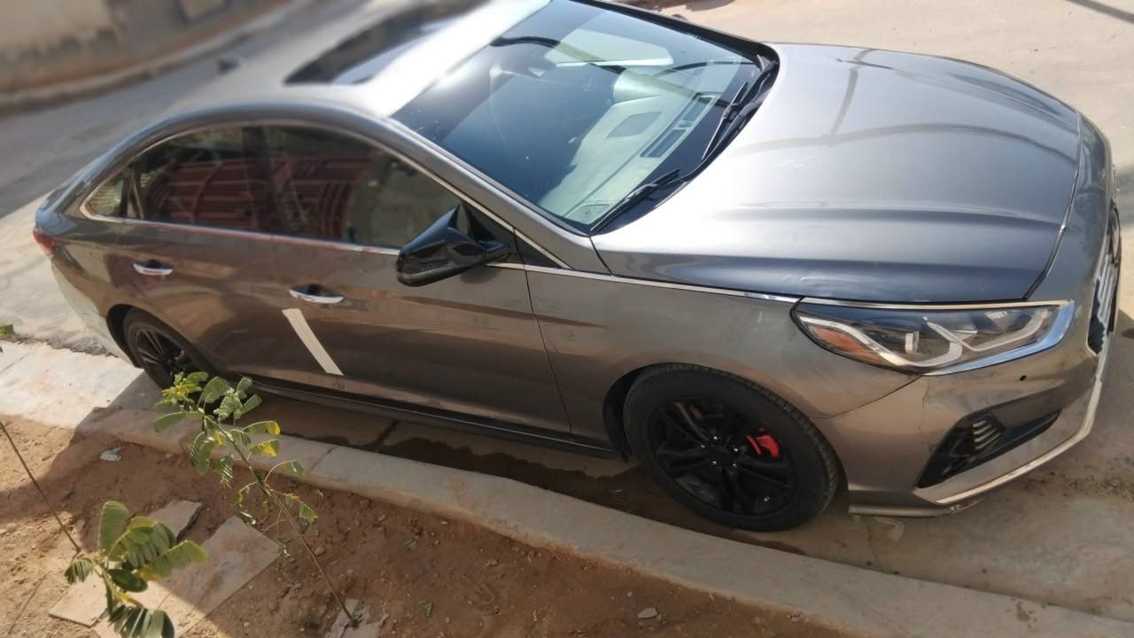 هونداي سوناتا موديل ١٨سياره فول مواصفات وارد امريكي السعر ١٢٥ وبيها مجال ***********
