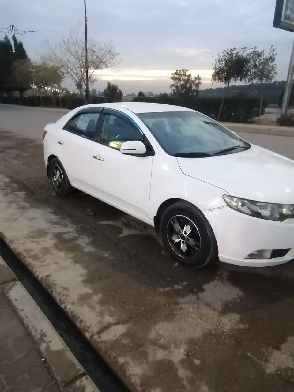 كيا سيراتو ٢٠١٣ وارد كوري بدون حادث مكينه ١٦٠٠
بيها بارد بسيط مكينه جديده رقم ديالى  الرقم الجديد 

مكان السياره بعقوبه 

رقم صاحب السياره  ‏‪0770 626 8352‬‏
