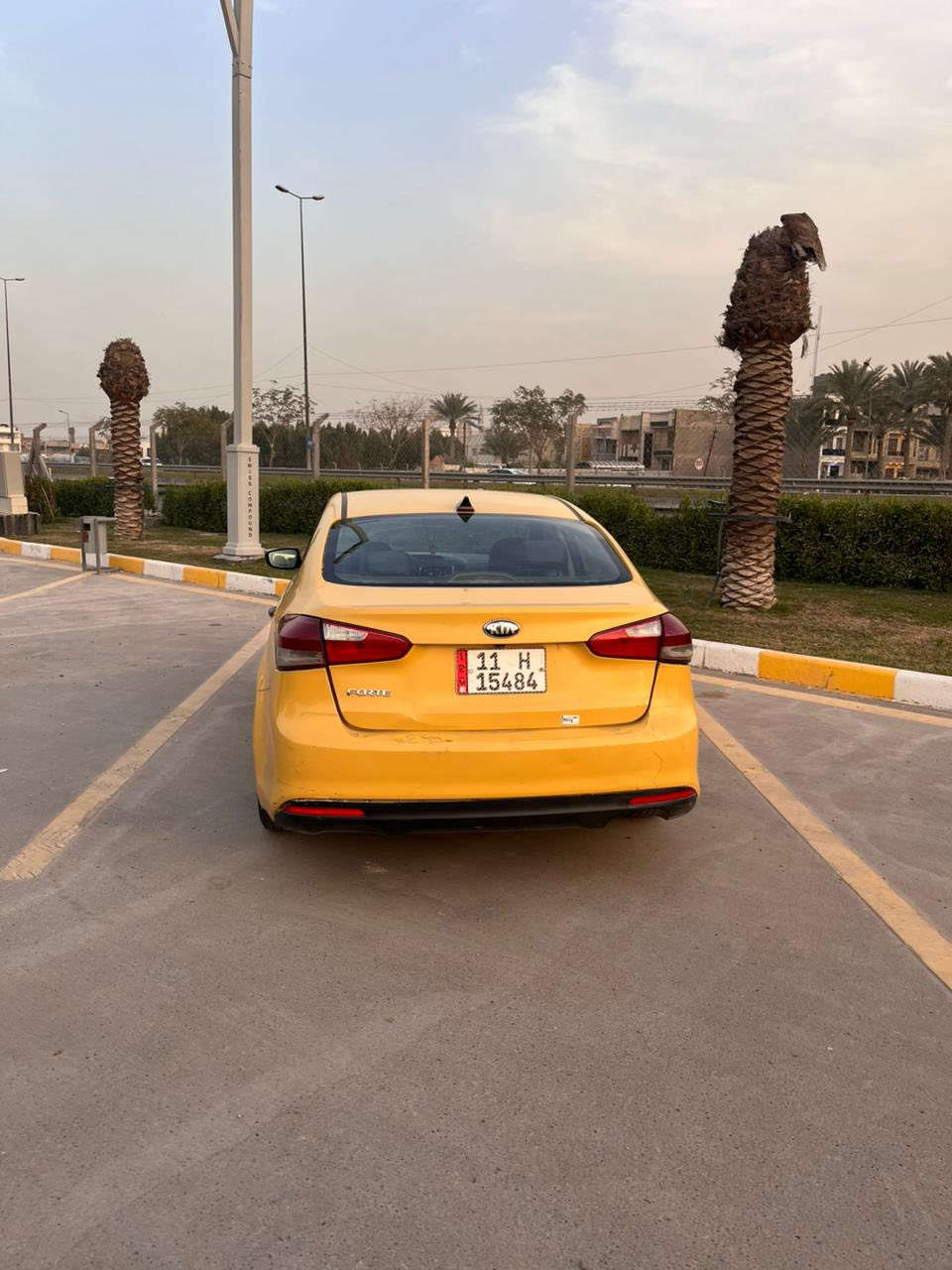 سلام عليكم
للبيع كيا فورتي موديل 2018 اصفر تكسي 
وارد امريكي بيه جاملغ خلفي من امريكا بدون ايرباك 
مكينه دوش 2000 كير atm 
رقم بغداد الجديد بأسمي تحويل مباشر
مكانها بغداد الغزاليه 
السعر 115 وبيه مجال بسيط 
الاستفسار اكثر انتصل ***********
