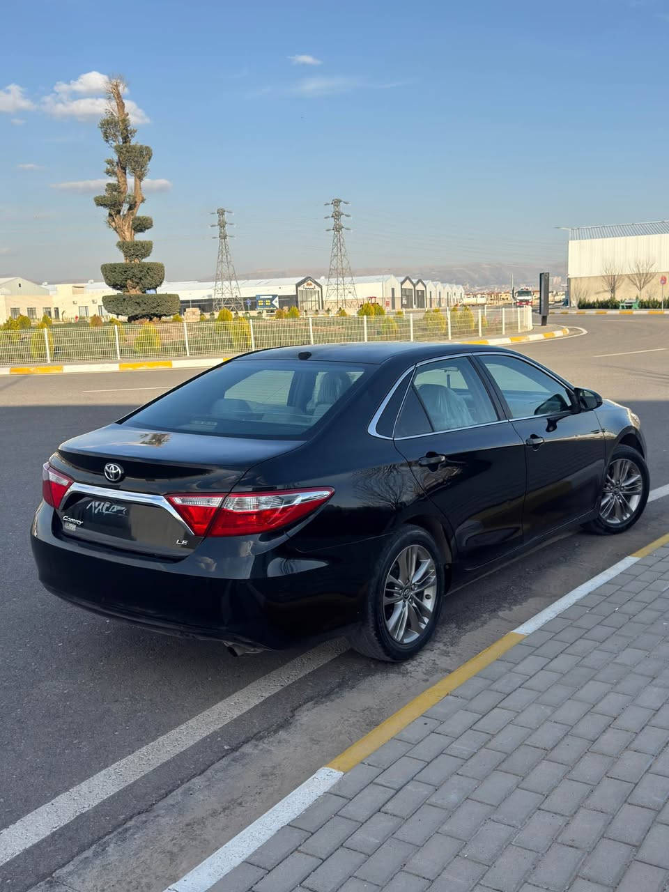 کامری 2016 ناو کرێمی
سەنەوی تا 2030 تازەیە
2 پارچەی بۆیاخە بێ ناو
گێڕ و مەکینەی نەکراوەتەوە 
سلێمانی / 0771 735 4596 السليمانية, العراق
