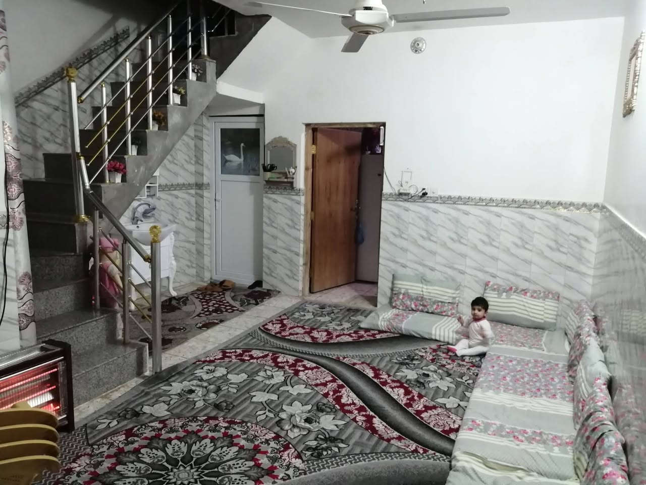 بيت للبيع طابو زراعي كوفة سهيلية شارع معمل الدبس شارع الامام المهدي قرب مدرسة كنده الاهلية مكوناته استقبال مطبخ صالة غرفة منور عدد 2 حمامات عدد 2 للتواصل *********** مساحة 100متر السعر 50 مليون وبيه مجال للشراي الحقيقي
