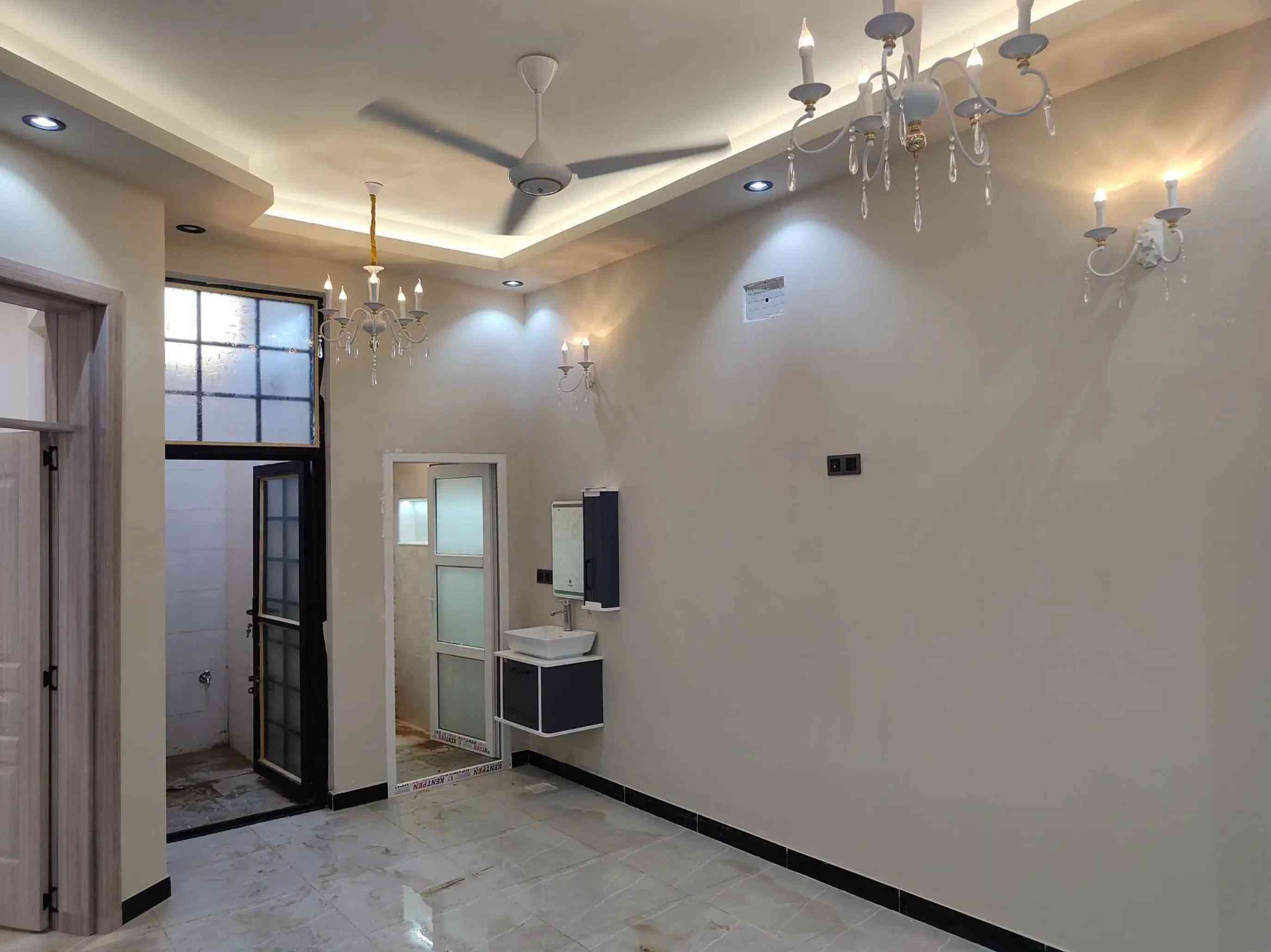 🏡 بيت للبيع في كربلاء – حي الحوراء 📍 العنوان: كربلاء، حي الحوراء جهة باب بغداد، عمود 37، نزلة القاضي./[ السعر 158 مليون[ 🔹 المساحة: 100 متر 🔹 الواجهة: 8 متر 🔹 النزال: 12.5 متر 🔹 البناء: طابقين 🔹 عدد الغرف: 4 غرف نوم 🔹 البناء جديد 🔹 المواد المستخدمة: طابوق جمهوري + كونكريت مسلح ✅ جميع الخدمات متوفرة ✅ تبليط، مجاري،  للمزيد من الاستفسار اتصل واتساب *********** /***********

