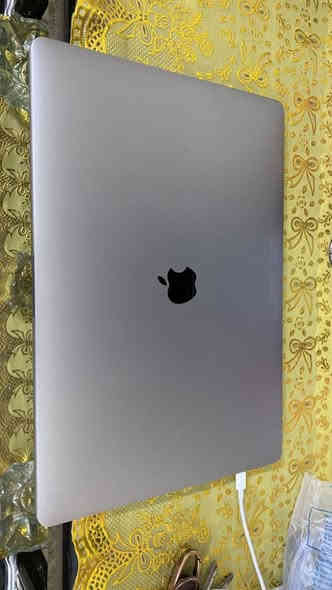 سلام عليكم ماك بوك برو الغني عن التعريف نضافه مثل ما موضح اخذته قبل ١٢ يوم وبعده بضمان الشركة الي اخذتها منه ٣ اشهر استبدال وسنه سوفت  سعره القفل ٦٥٠ الف مكاني الاعظميه مع حقيبه لابتوب هديه *********** غير متواجد على الفيس
