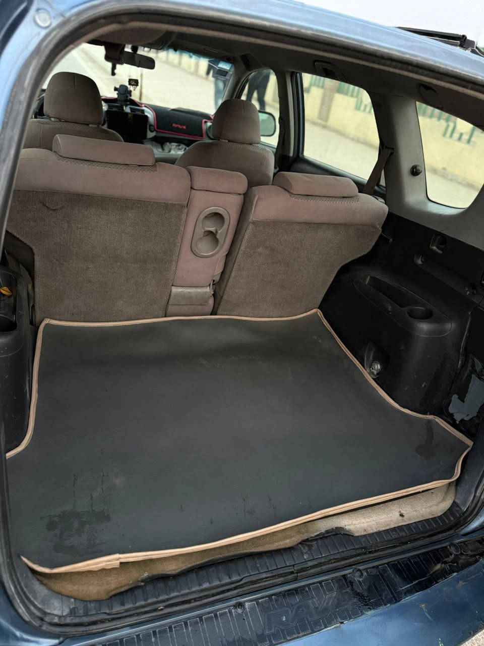 سلام عليكم  رافورد ياباني 2008 وارد امريكي بيها صبغ حزام رقم *********** السعر 107 وبيها مجال بسيط مكان ديالى بعقوبه حي المصطفى
