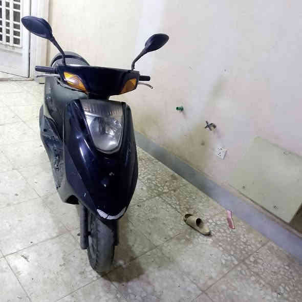 دراجه بريز ابلاديه كلها مختمه ختم واحد صار فتره نازله رمبه نكره سلف هندر كهربائيات كلها شغاله اوراقها كامله السعر 500 العنوان الشعب التلفون ***********
