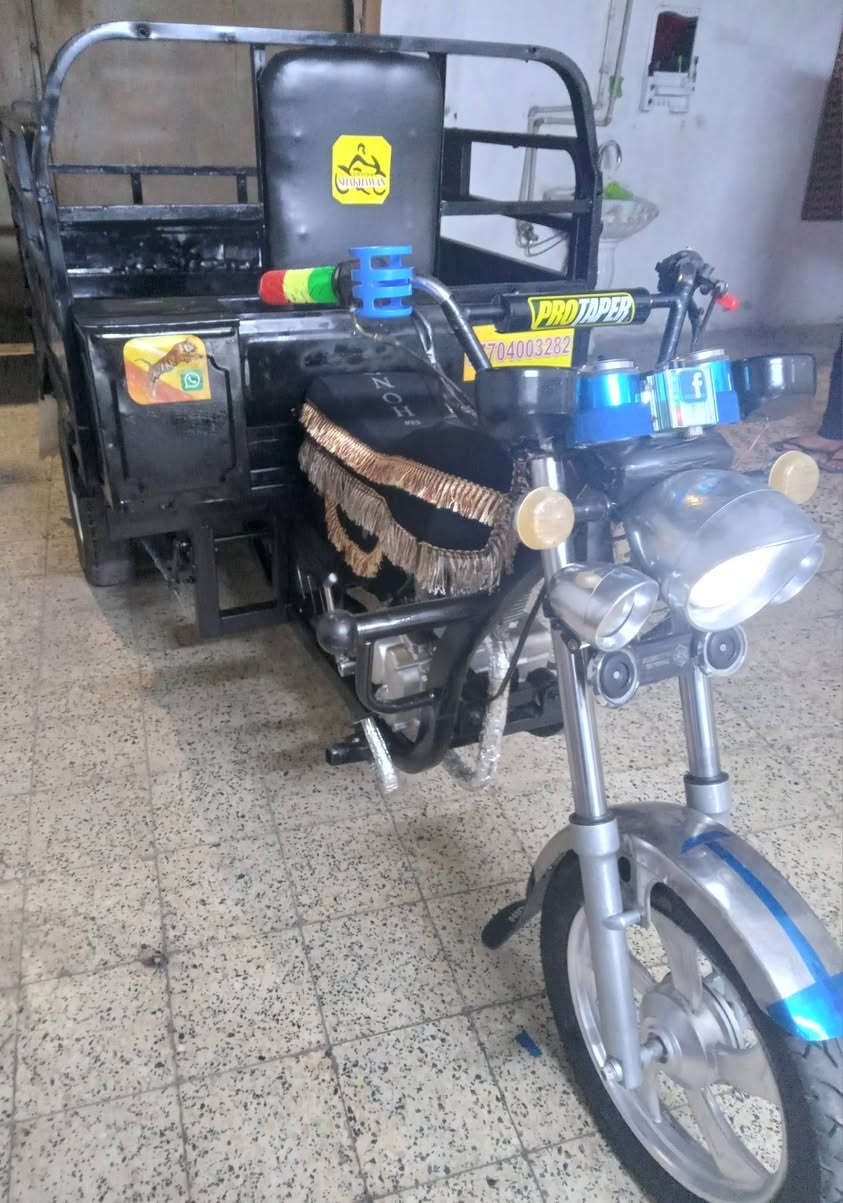 مستوتة للبيع نضافتهة گدام العين رگبة شرط سلف  لايت هورن دي جي كلو شغال محرك موديل21 اخرس ما تسمع صوتة  السعر ((مليون و 150))  بي مجال بسيط العنوان حي العروبة رقم الهاتف ***********
