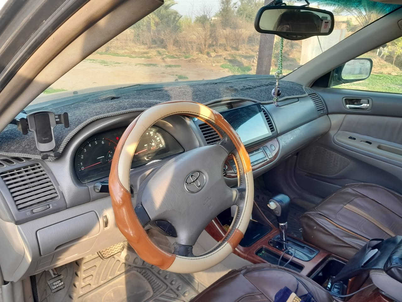 كامري وارد أمريكي موديل 2004 \ \\\\ 6 سلندر  كير محرك شرط لا تنقيص ولا تبخير ... تبريد تدفئه رقم دولي اربيل سنويه إلى 29 تحويل مباشر .. .. السياره اخذتها بيها بنيد صبغ فقط وحاليا عندي جاملق أمامي عكس السايق بارد .. السياره خير من الله .. السعر 95 مجال قليل  ..مكان السياره صلاح الدين قضاء بلد ناحيه يثرب  .. ***********
