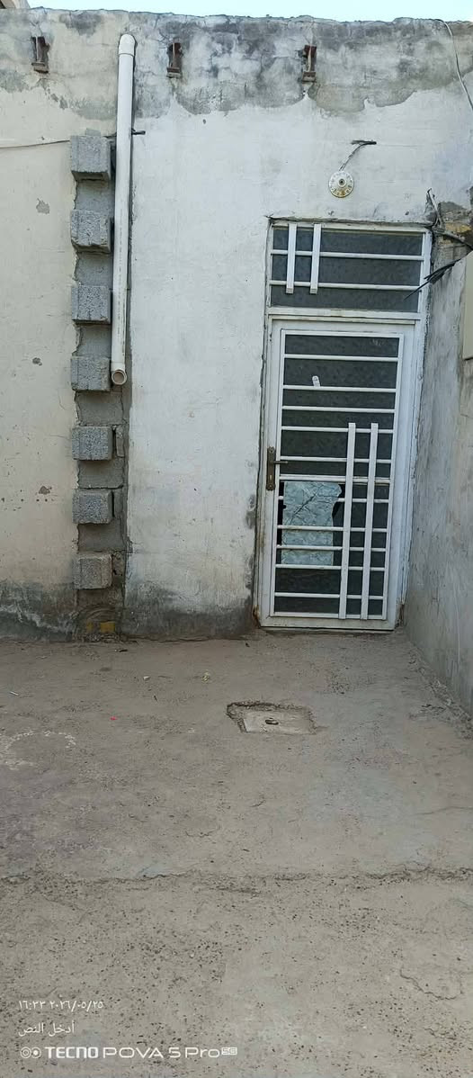 بيت للأيجار فقط ١٠٠ متر بالكوفه علوة  الفحل كامل كهرباء ماء   بي غرفه وصاله ومطبخ ودراج وطارمه
*********** واتساب

