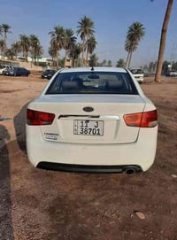 سيراتو للبيع موديل ٢٠١٢ بيها باب رش فقط بسمي السعر ١٠٧ وبيها مجال ٠٧٩٠...