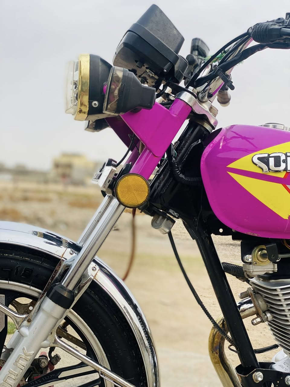 ‏سلام عليكم دراجة سونك5 كير للبيع مكينة 200 سي سي دراجة كاملة ما بها نقص أوراق موجود كل شي شغال كهربائيات عامة شغالة موديل 2024 بس شكل المحرك 2025 دراجه كفاله عامه ما مفتوح بيها برغي بل محرك عنوان بغداد الكماليه 

السعر 650 

رقم ‭0774 062 0845‬
