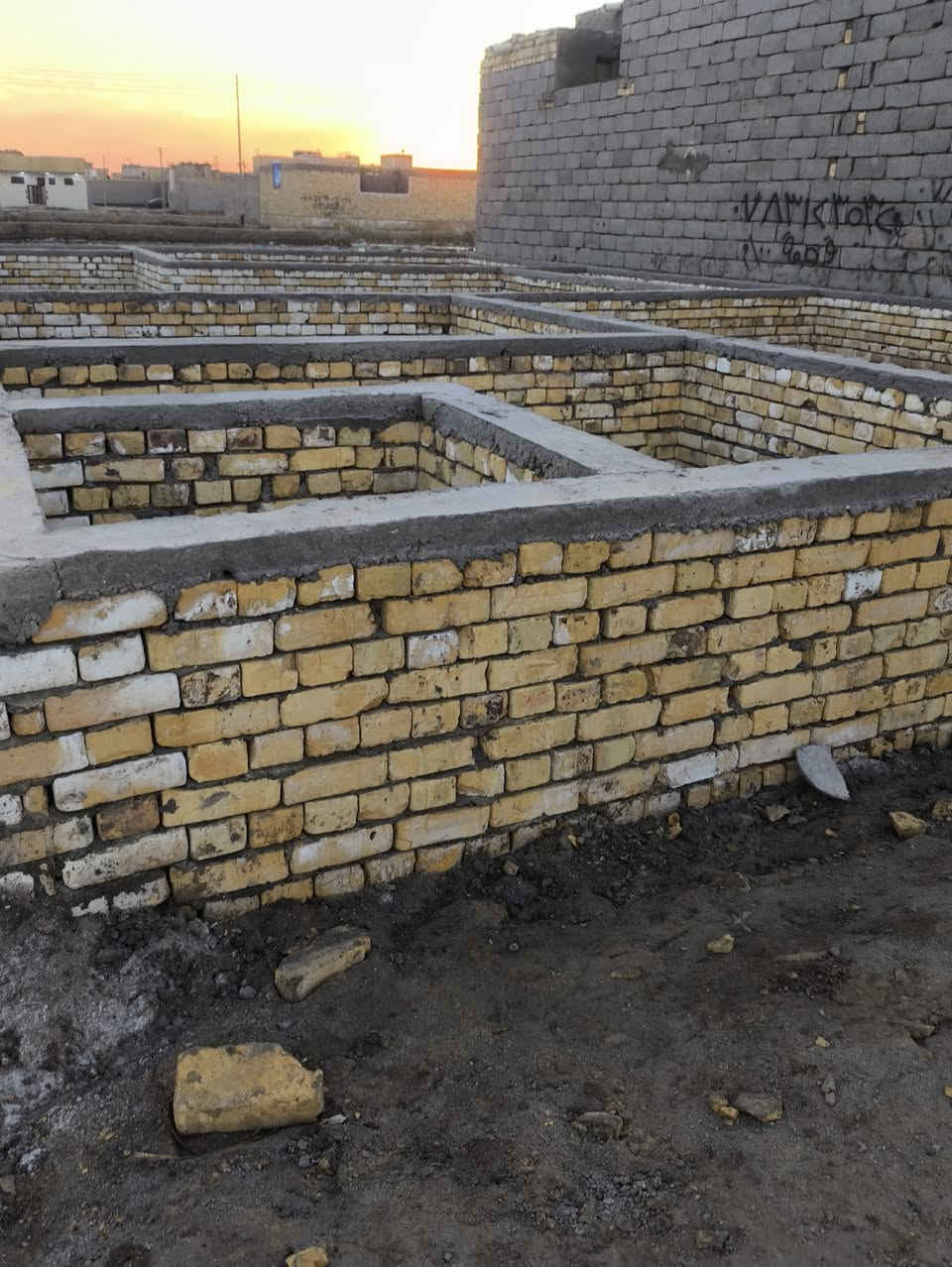 قطعه لبيع مساحه ١١٠  المكان السديناويه حي الحسين ماي مجاري كهرباء  موجود ع واتساب ***********
