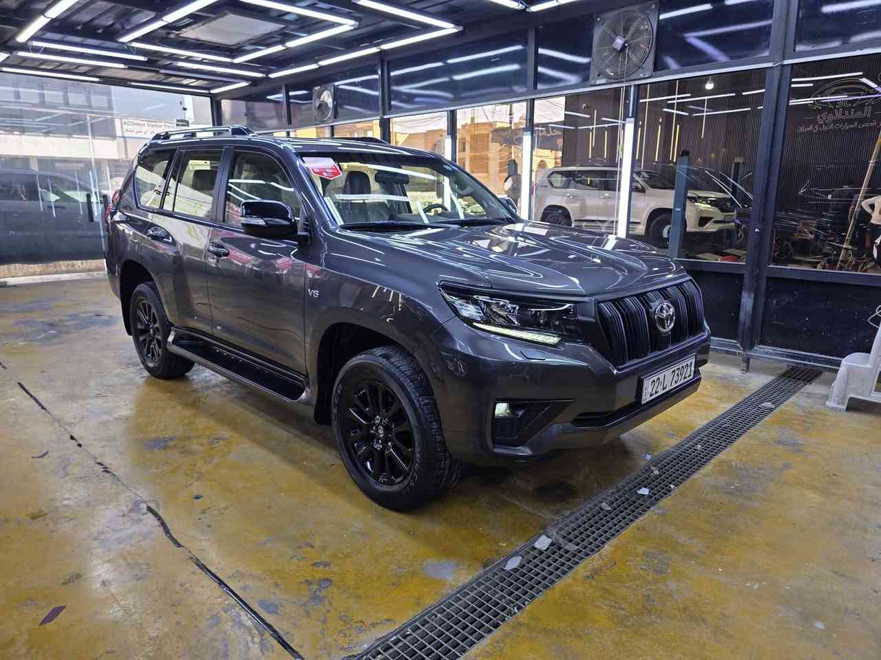 السلام عليكم
للبيع او المراوس 
تويوتا برادو مدنايت 
موديل 2023 
فئة الTXS يعني فول مواصفات 
ضمان شركة ساز وبعدها بالضمان وبيهة تبديلات دهن وفلاتر مجانية 
مكفولة كفالة عامة وجديدة جدا 
ماشية 34 الف كيلو حقيقي 
رقم اربيل الجديد وبأسمي تحويل مباشر 
السعر 455 وبيهة مجال بسيط 
للاستفسار 
***********
***********
