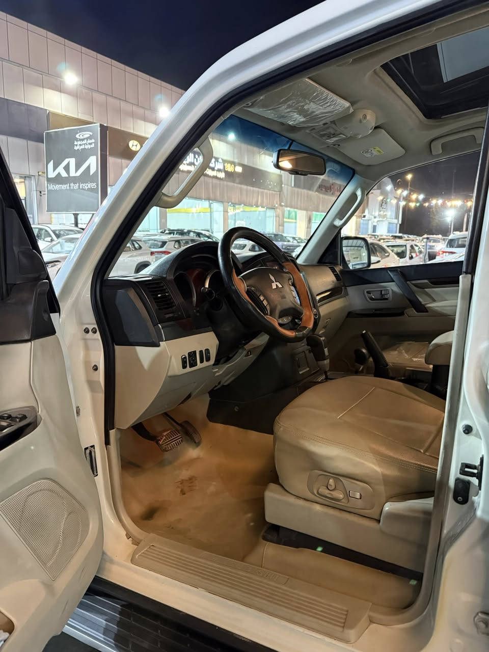 سلام عليكم
باجيرو حبتور 14 موديل  واحد على واحد  مكفولة من صبغ والتبديل محرك 3500 6 سلندر
ماشيه 90 الف. سيارة جديدة  او جاهزة 
مكان السيارة معارض البياع 
السعر 170 بيه مجال

‭0783 137 3983‬
