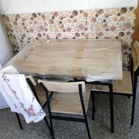 ميز طعام • جديد • للبيع