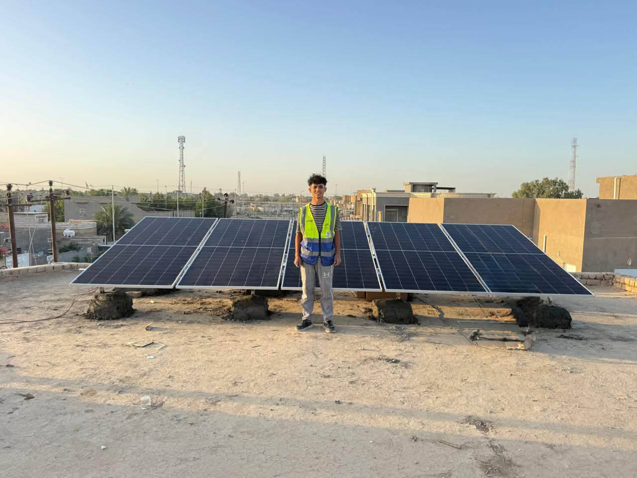️🔋 تم بعون الله تجهيز وتنصيب منظومة طاقة شمسية متكاملة بقدرة
⚡ 10 أمبير نهاري + 10 أمبير ليلي
في قضاء سومر/ الحي العسكري
في بيت الأستاذ علاء المحترم

مكونات المنظومة كانت من أفضل المناشئ العالمية لضمان أعلى أداء واعتمادية:

✅ بطارية داينس سعة 10 كيلو واط
ضمان حقيقي لمدة 5 سنوات
خزن قوي، عمر تشغيلي طويل، وثبات عالي بالطاقة.

✅ انفيرتر Deye بقدرة 6 كيلو واط
ضمان 5 سنوات
من أقوى وأفضل الأجهزة بالسوق من ناحية الكفاءة وتحمل الأحمال والإدارة الذكية للطاقة.

✅ ألواح LONGi بقدرة 620 واط
ضمان 15 سنة
ألواح عالمية معروفة بالإنتاجية العالية والأداء الممتاز حتى مع درجات الحرارة المرتفعة.

✨ تم تنفيذ العمل باحترافية عالية مع تنظيم كامل للتوصيلات والحمايات لضمان أفضل أداء وأعلى درجات الأمان.

راحة، توفير، واستقلالية بالطاقة على مدار اليوم ☀️⚡
ونحن مستمرون بتوفير أفضل الحلول والمواد الأصلية لزبائننا الكرام

للتواصل 
مهندس حمزة:***********
مهندس عباس:***********
