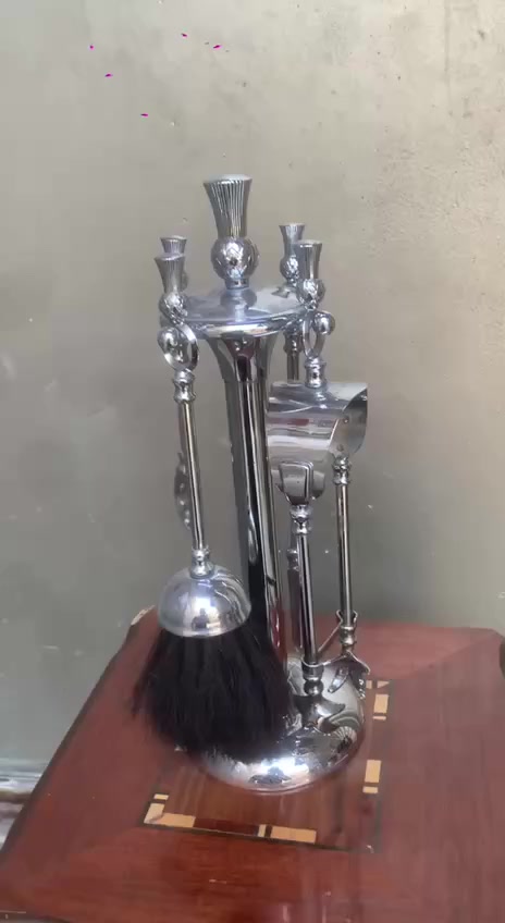 عدة منقل قديمة صناعة إنكليزي طلاء فضة قطعة فاخرة قياس 40 سم
***********بغداد
