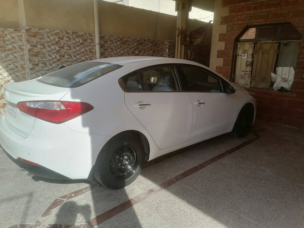 سيراتو 14 خليج  مكفول عده الباب السايق بيه قليل ضرب درجة
اشاير مري 

مرايه شفط 

حساس خلفي ومامي 

كامره وشاشه تاب 

 تبريد قطعتين 

تحكم ستيرن 

نضام الستيرن رياضي وخفيف وثقيال

ماشيه 184الف 
السعر 127وبيه مجال 

***********
