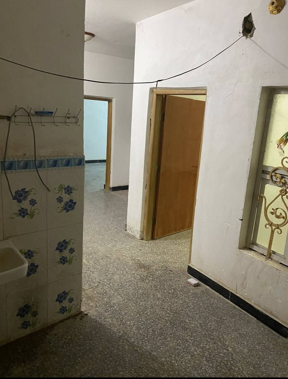 شقه للايجار قرب المدينه المائيه تحتوي على غرف عدد 2 وصاله و مطبخ للاستفسار ***********
