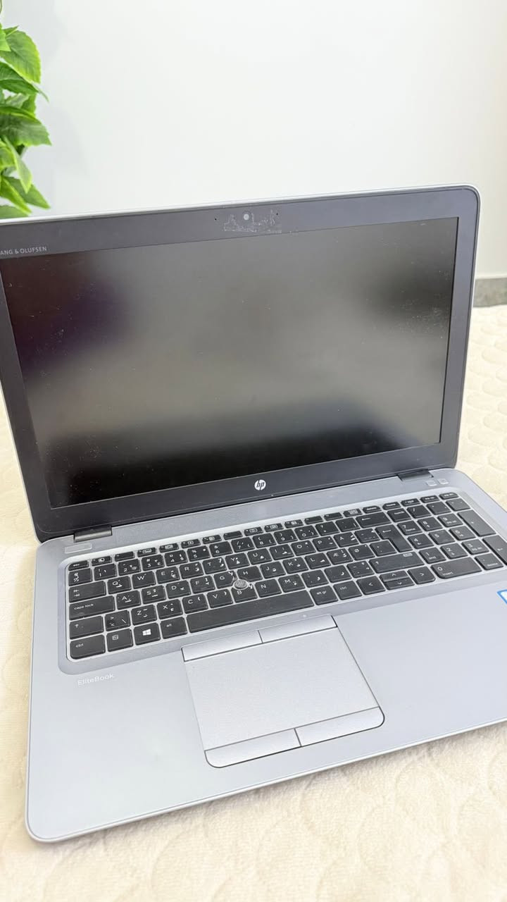 السلام عليكم لابتوب للبيع..
رام ٤ كيكا قابل للتطوير
هارد ٢٥٦ قابل للتطوير
سيم كارت + دبل ماوس
شاشة حجم ١٥.٥ + كاميرا بالشاشة
 كارت شاشة ٢ كيكا
 حاسبة نظافة ٩٠٪


**إذا كنت صاحب هذا الإعلان وتريد حذفه لأي سبب، رجاءا أرسل رسالة إلى الدعم الفني**