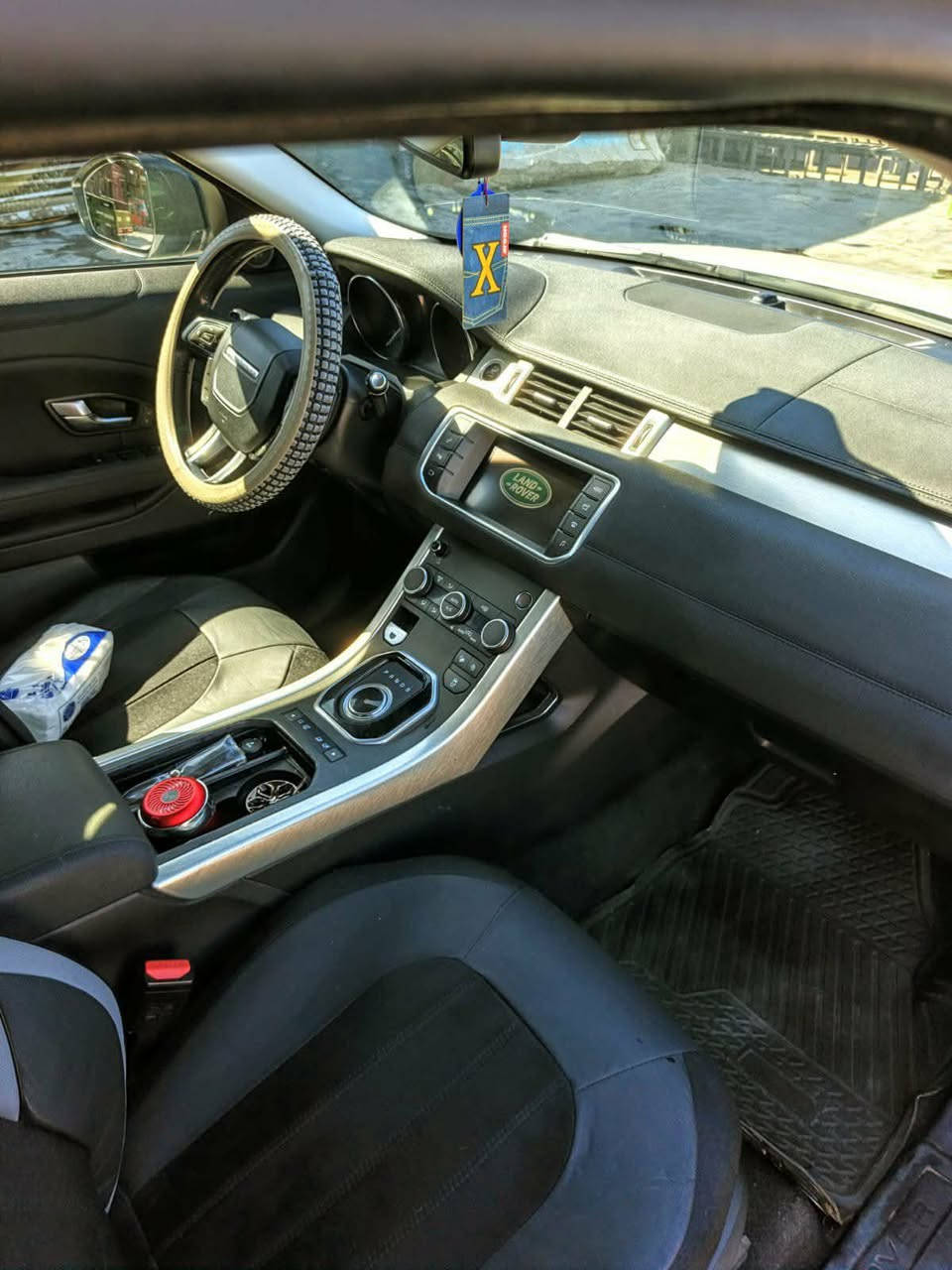 بعد اذن وموافقة ادمن الكروب مع التقدير
بسم الله الرحمن الرحيم
رانج روفر إيفوك موديل 2019
ترقيم: أربيل
وارد: خليجي – استلام وكالة 
الحالة: نظيفة جداً، خالية من الضرب والصبغ
المحرك: 2000 تيربو
الممشى: 45 ألف كم فقط
ملاحظة: الكازكيت مفتوح فقط
المواصفات:
بصمة تشغيل
سقف بانوراما
 الداخل اسود 
شاشة كبيرة
درايف مود (وضعيات القيادة)
حساسات أمامية وخلفية
إشارات بالمرايا
فرامل طوارئ تلقائية
مثبت سرعة
تراكشن كنترول
كاميرا خلفية
السعر: 16,400 دولار
أو مراوس مع رانج روفر فوغ أو سبورت موديل 2012 أو 2013 على أن تكون نظيفة جداً.
الموقع: بغداد – حي أور
للاتصال: ***********
***********
