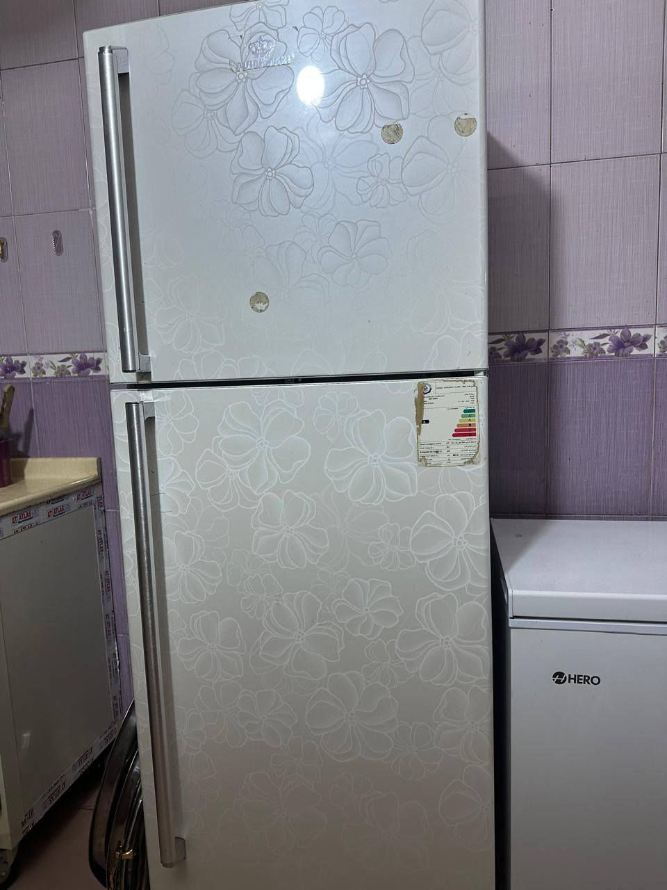 السلام عليكم
كاونتر كلش نضيف وكبير وتفصال مرتب حيل 
السنك مرمر 5 ابواب  حيل نضيف 450 وبي مجال قليل طبعا 4 قطع 

مجمده جديده حيل وشرط التجميد 225
وثلاجه كبيره وحيل نضيفه ضمان تشغيل وتجميد 250 
ابو غريب سيد ساجت قرب سوق ابو غريب 
مقابل عمارات البان ابو غريب 
***********
