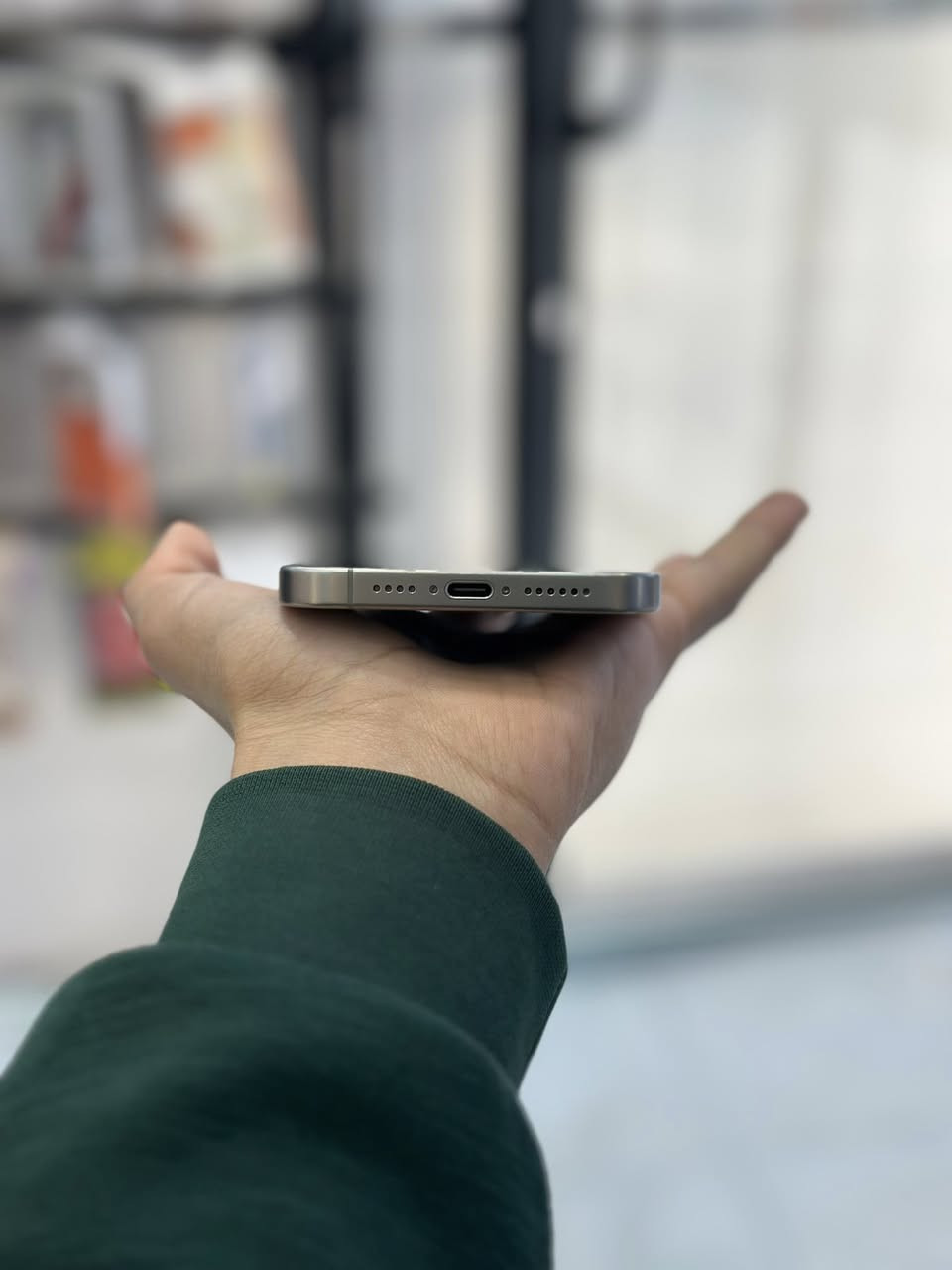 آيفون 15 بروماكس ذاكره 256 بطارية 🔋 86 السعر 950 ألف فقط يوجد خدمه توصيل لجميع المحافظات للاستفسارات ع الرقم ***********
