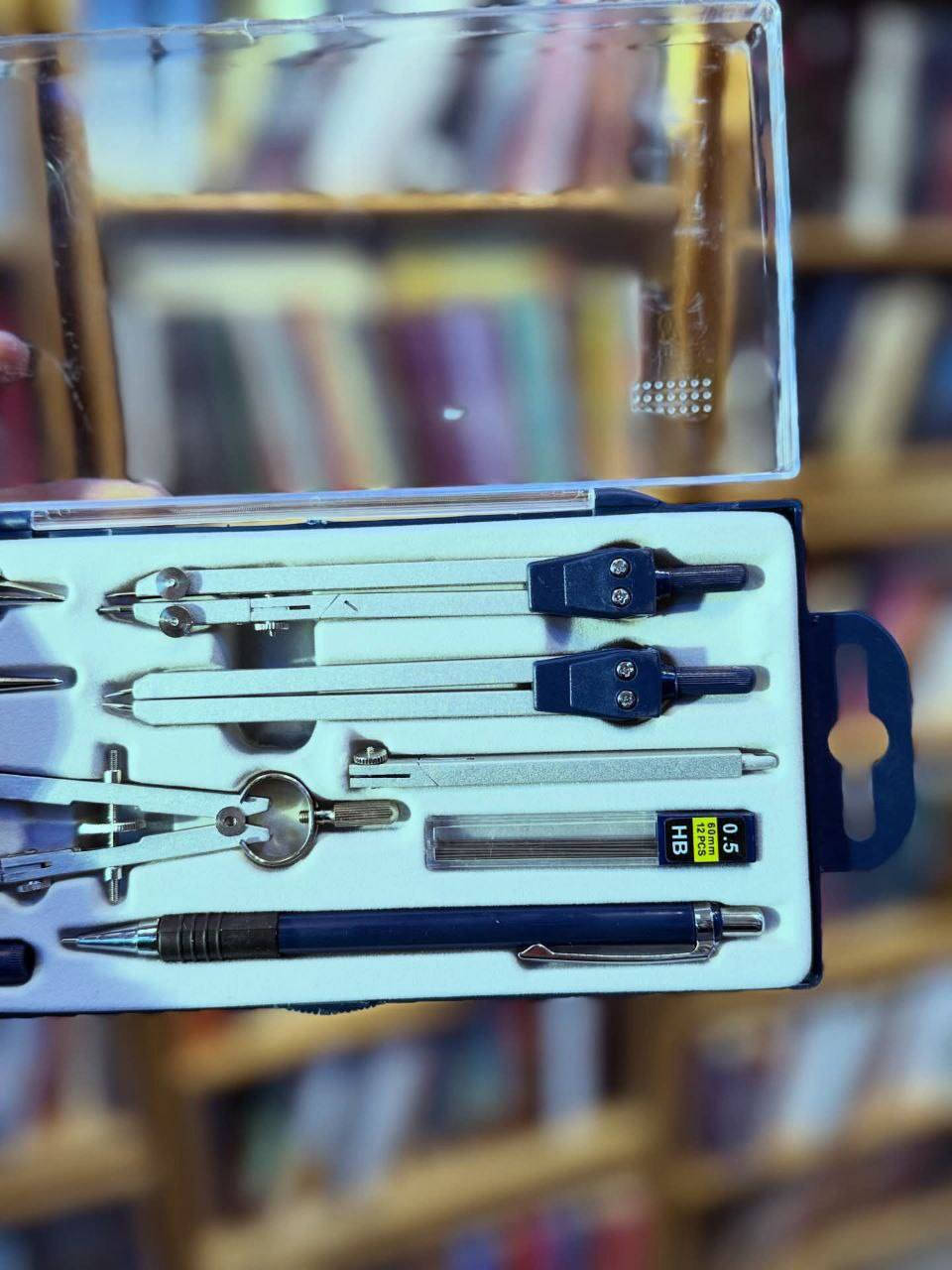 ✨سيت عدة فرجال ✨

🌟تميز في صفك بلمسة خاصة.. أدواتك تعبر عن ذوقك الرفيع🌟

يتكون السيت من :
📌الفرجار (Compass)
📌المفصل (Spring Bow Compass)
📌قلم حدد (Mechanical Pencil)
📌علبة حدد (Lead Refills)
📌وصلة مسند (Extension Bar)
 
#بسعر 7.000

العنوان:- المثنى _ الرميثة _القشلة_ مقابيل دائرة الري 
يتوفر لدينا توصيل لجميع المحافظات العراق 
للحجز والاستفسار يرجى مراسلتنا على التلكرام 
@a_aa62


**إذا كنت صاحب هذا الإعلان وتريد حذفه لأي سبب، رجاءا أرسل رسالة إلى الدعم الفني**