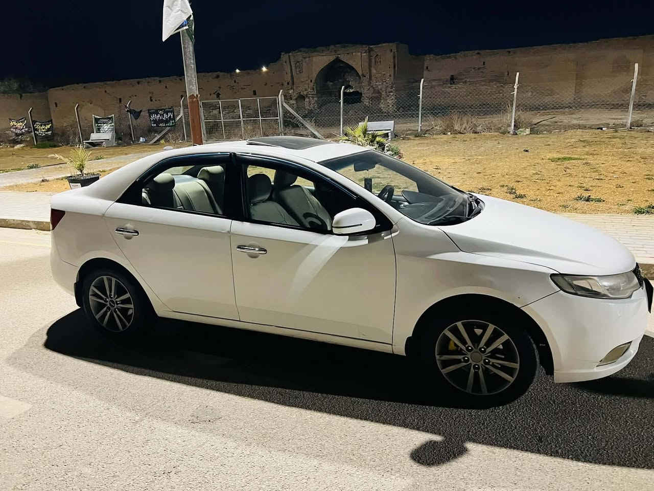 كيا سيراتو بيها قطعتين رش تخم تأير جديد تخم ويل جديد دوشمه جديده سعر ٩٥ وبيها مجال موديل ٢٠١٣ فول مواصفات ماعده البصمه ***********
